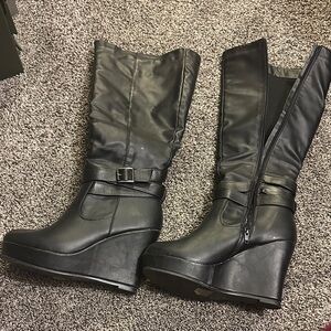 Elegant Black Wedge Heeled Boots